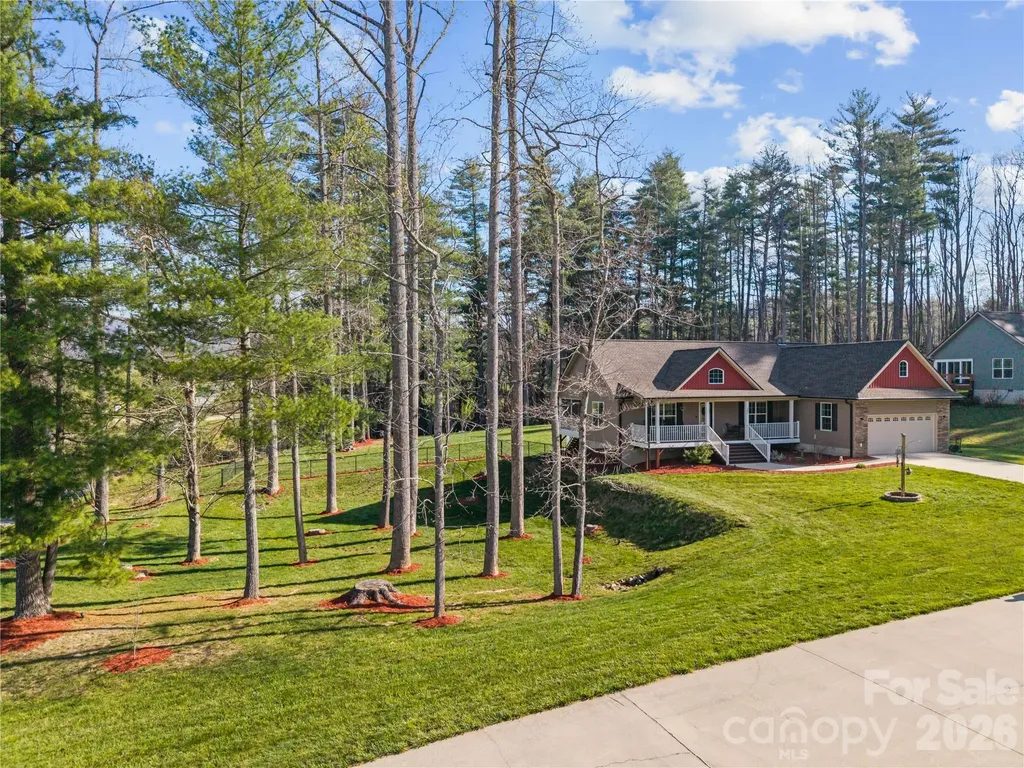27 Pounding Mill Road Hendersonville NC 28792