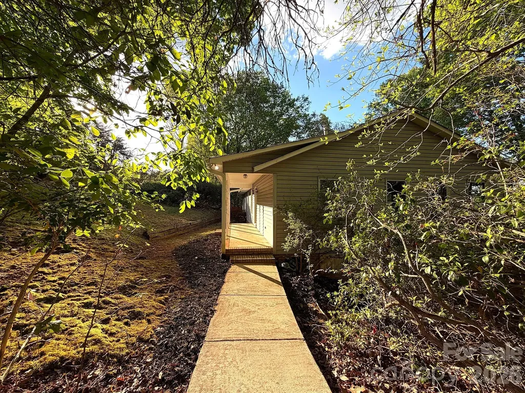 42484 Moonshine Drive New London NC 28127