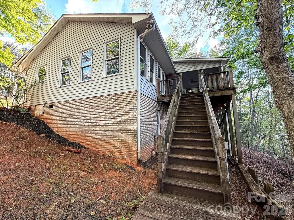 42484 Moonshine Drive New London NC 28127