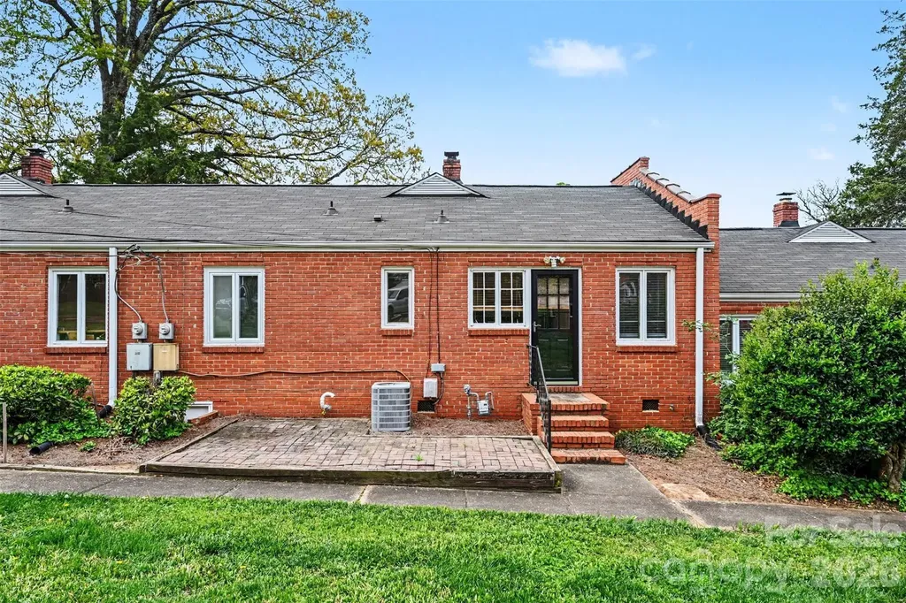 1811 Lynnwood Drive Charlotte NC 28209