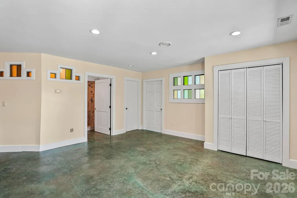 310 Burr Ridge Marshall NC 28753