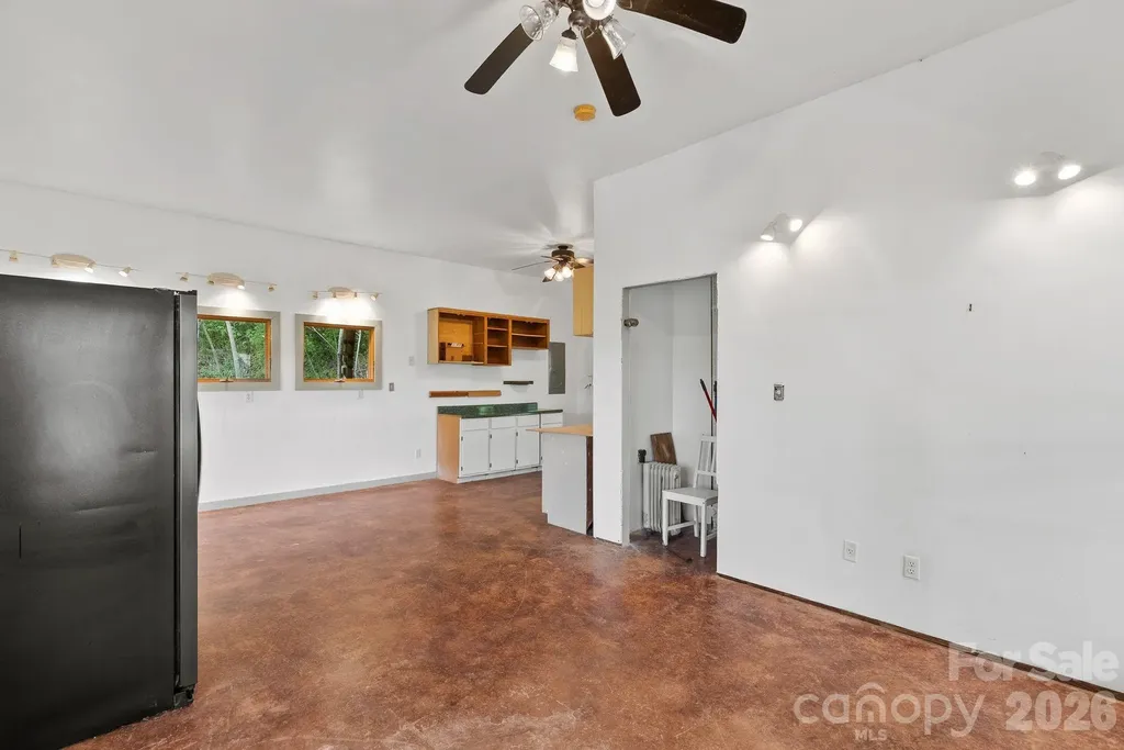310 Burr Ridge Marshall NC 28753