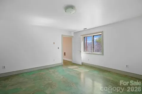 310 Burr Ridge Marshall NC 28753