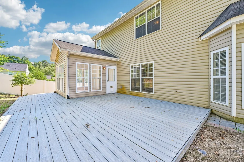 8718 Buttonwood Court Charlotte NC 28215