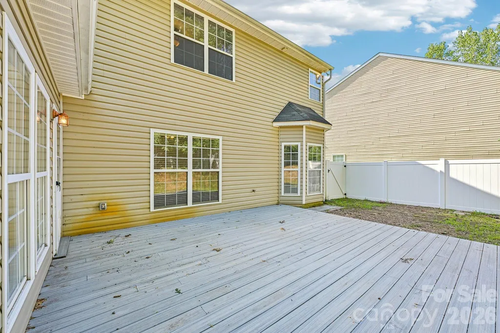 8718 Buttonwood Court Charlotte NC 28215