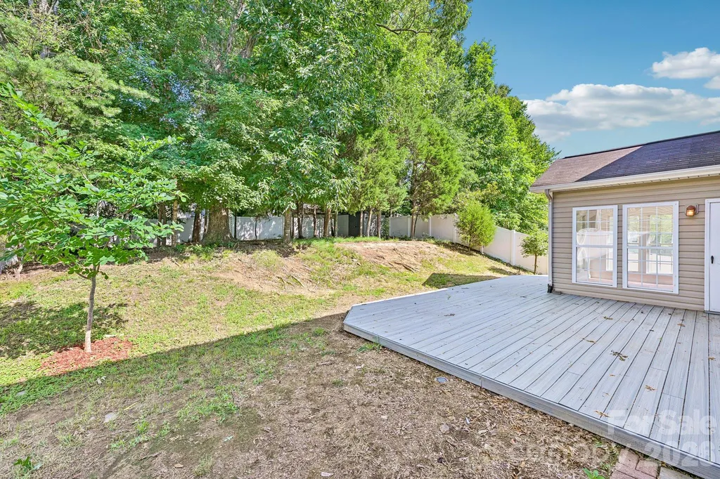 8718 Buttonwood Court Charlotte NC 28215
