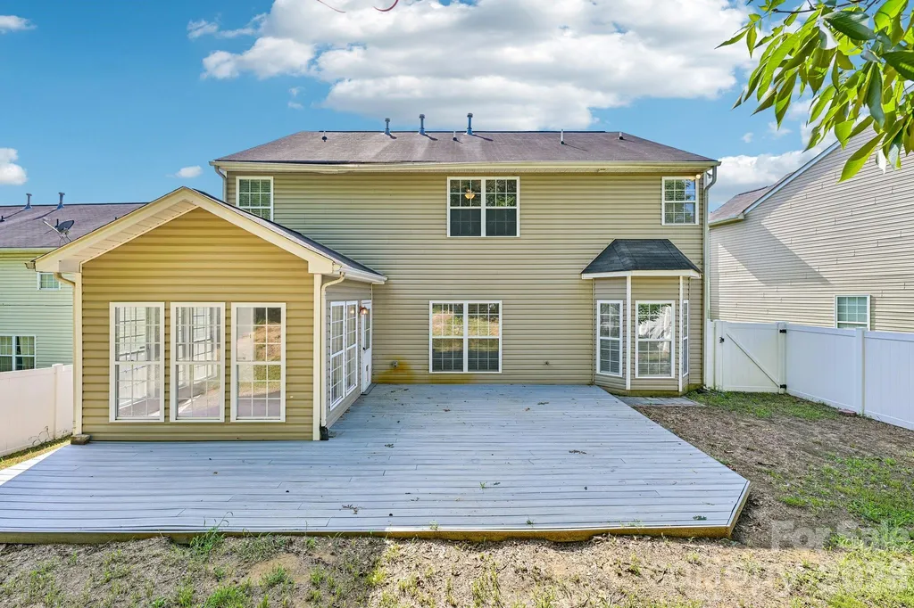 8718 Buttonwood Court Charlotte NC 28215