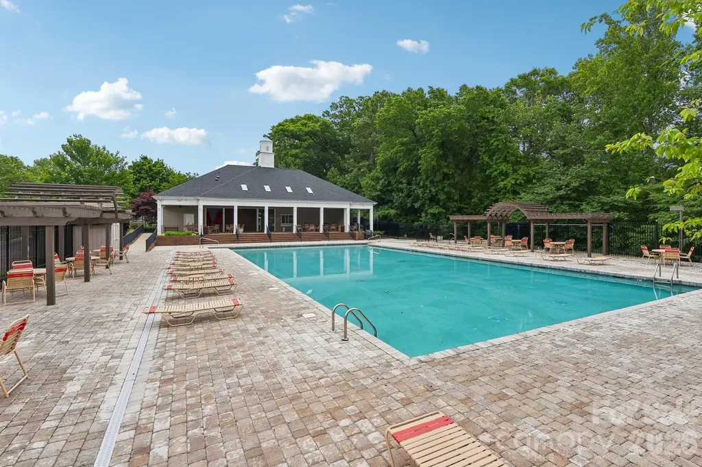 8718 Buttonwood Court Charlotte NC 28215