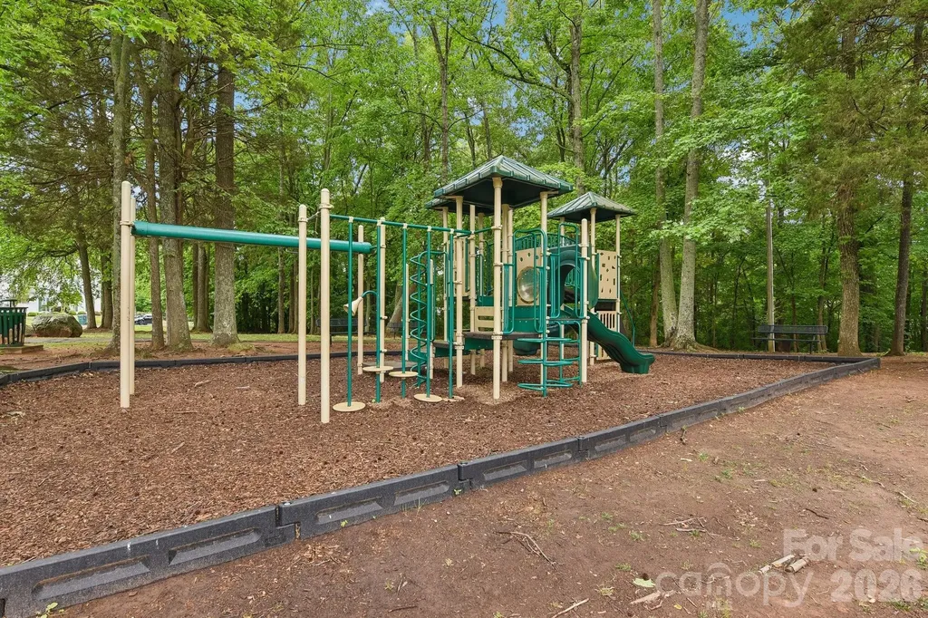 8718 Buttonwood Court Charlotte NC 28215