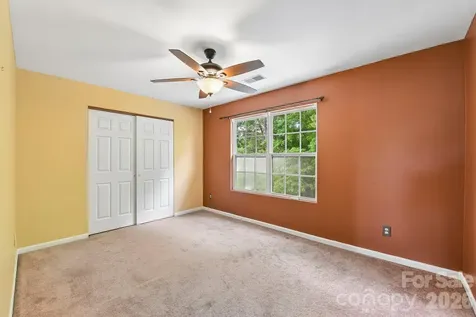 8718 Buttonwood Court Charlotte NC 28215