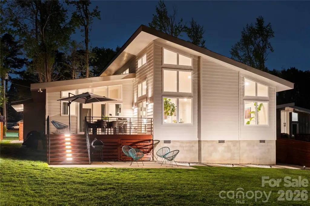1852 Lakedell Drive Charlotte NC 28215