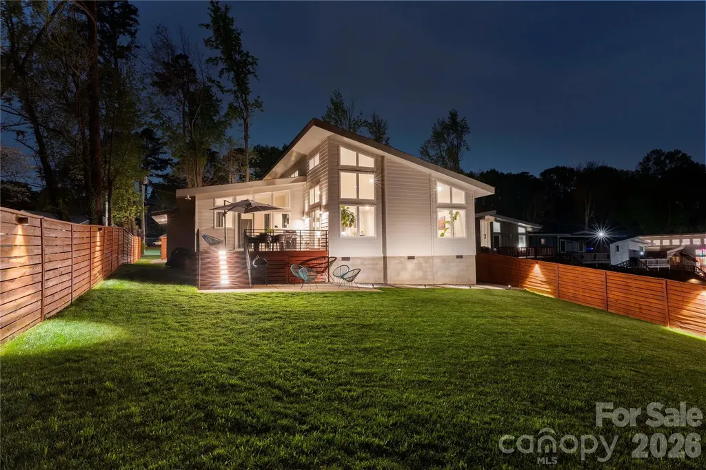 1852 Lakedell Drive Charlotte NC 28215