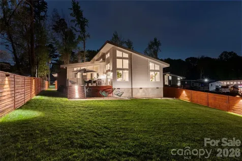 1852 Lakedell Drive Charlotte NC 28215