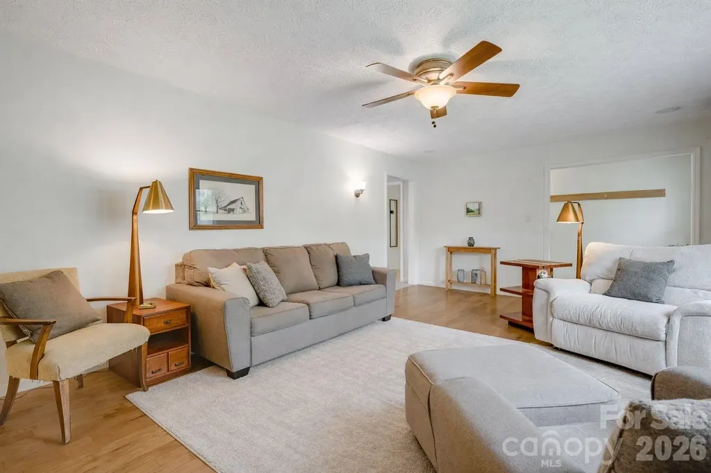 6334 Jacks Creek Road Burnsville NC 28714