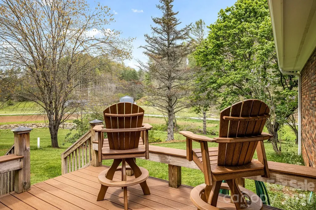 6334 Jacks Creek Road Burnsville NC 28714