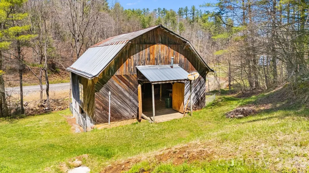 6334 Jacks Creek Road Burnsville NC 28714
