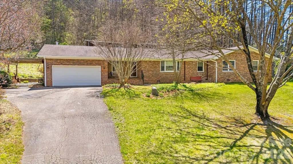 6334 Jacks Creek Road Burnsville NC 28714