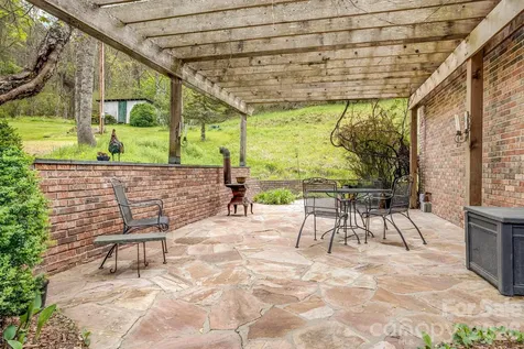 6334 Jacks Creek Road Burnsville NC 28714