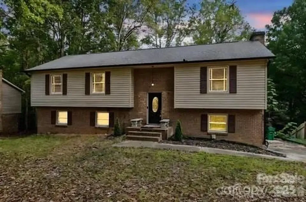 7414 Castlebar Road Charlotte NC 28270