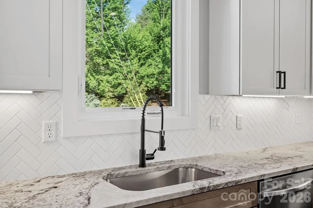 8 Heartleaf Circle Arden NC 28704