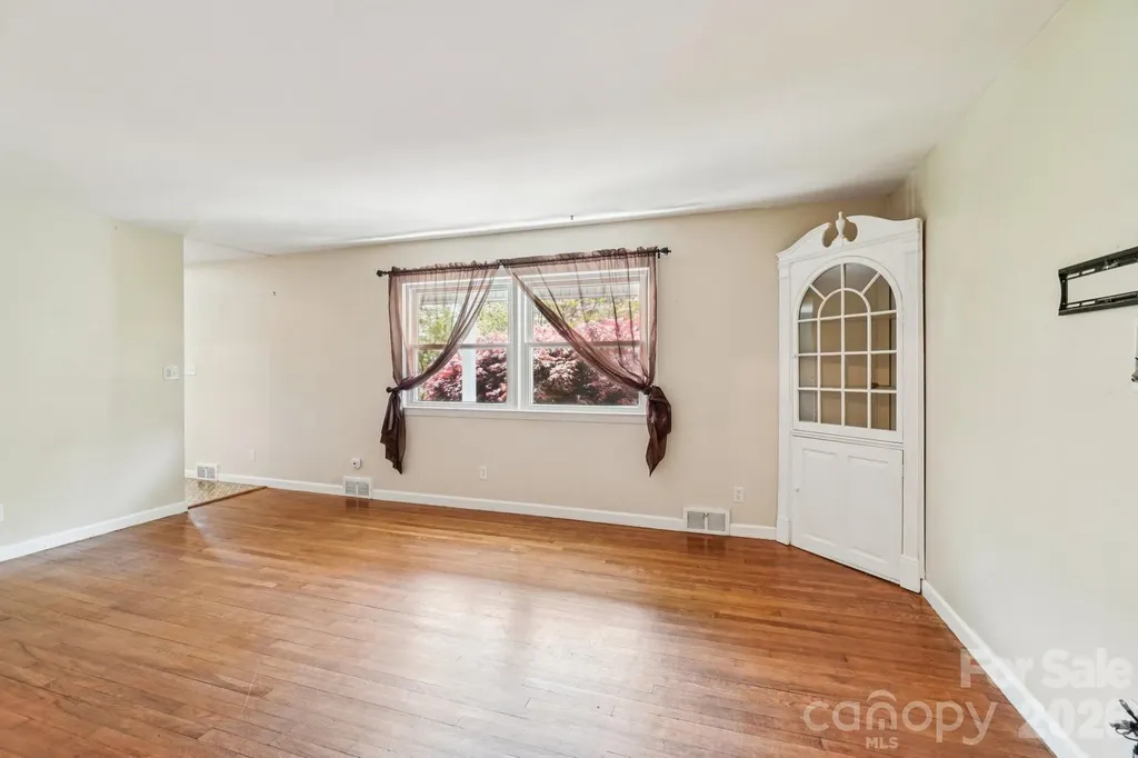 710 Heatherwood Drive Hendersonville NC 28792