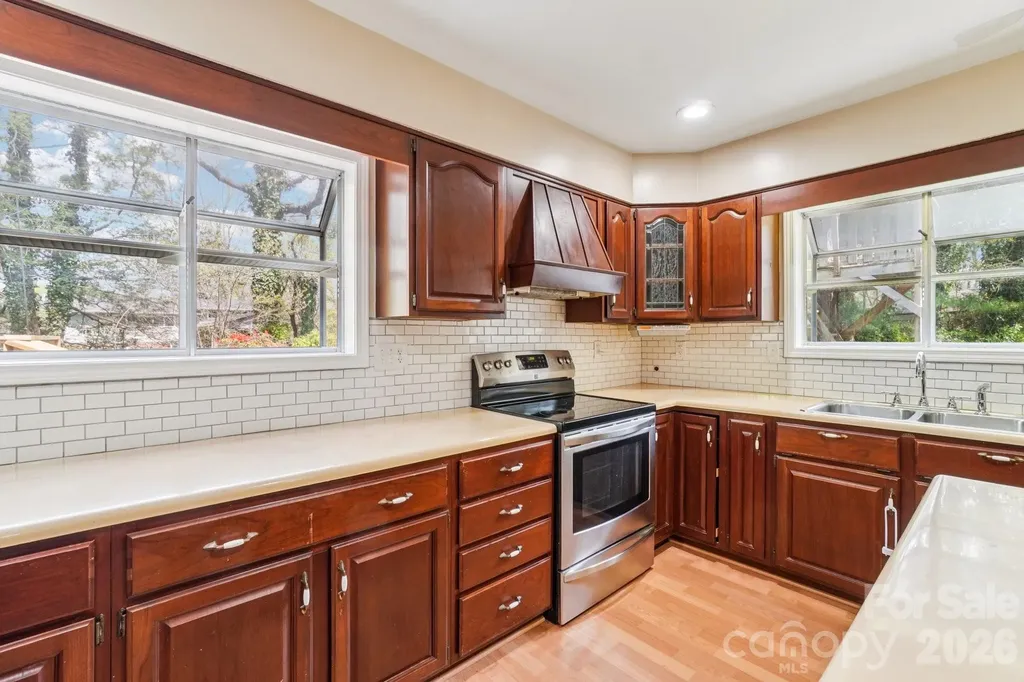 710 Heatherwood Drive Hendersonville NC 28792
