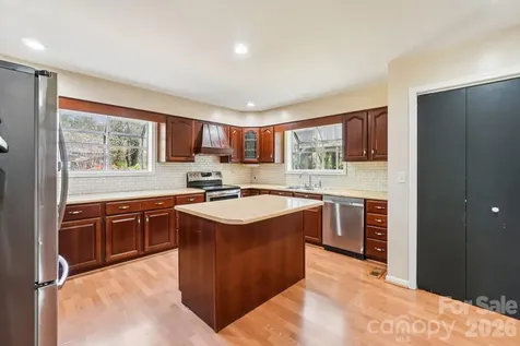 710 Heatherwood Drive Hendersonville NC 28792