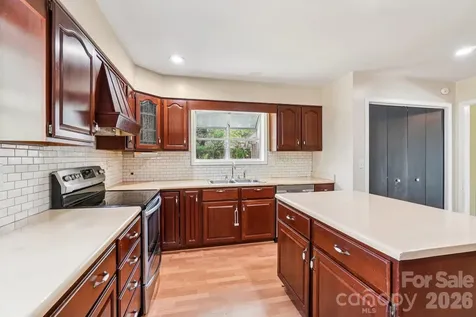 710 Heatherwood Drive Hendersonville NC 28792