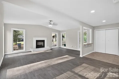 5143 Delivau Drive Charlotte NC 28215