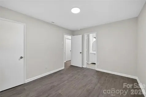5143 Delivau Drive Charlotte NC 28215
