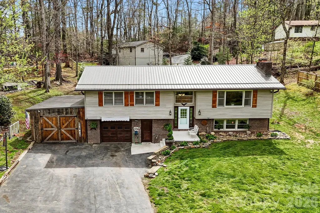150 Timberlane Drive Etowah NC 28729