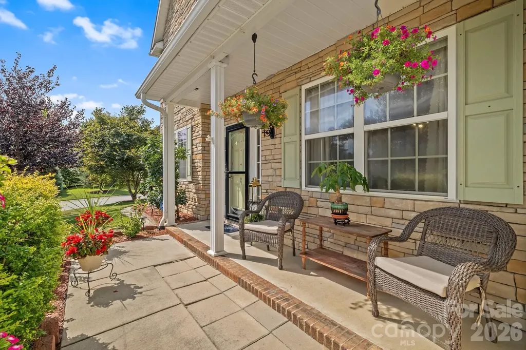 2 Breyerton Court Asheville NC 28804