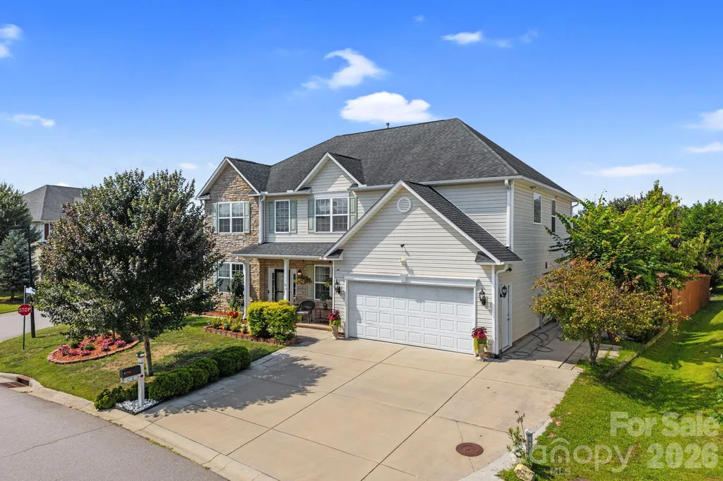 2 Breyerton Court Asheville NC 28804