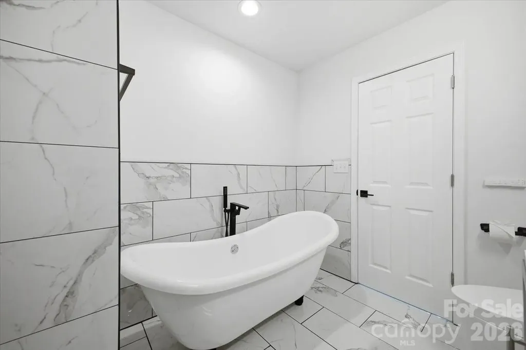 1413 Hateras Avenue Charlotte NC 28216