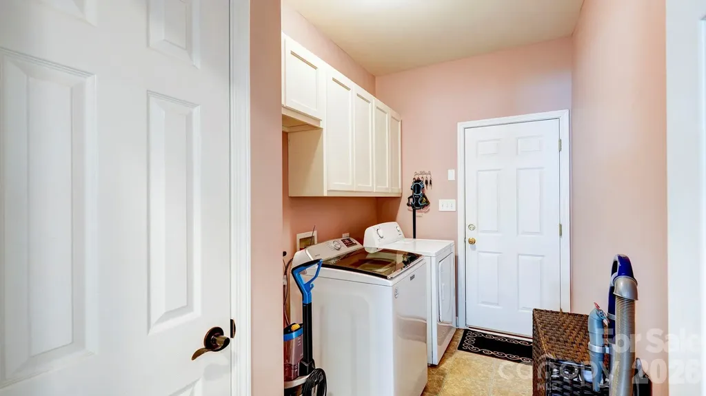 8423 Meadowcreek Village Drive Locust NC 28097