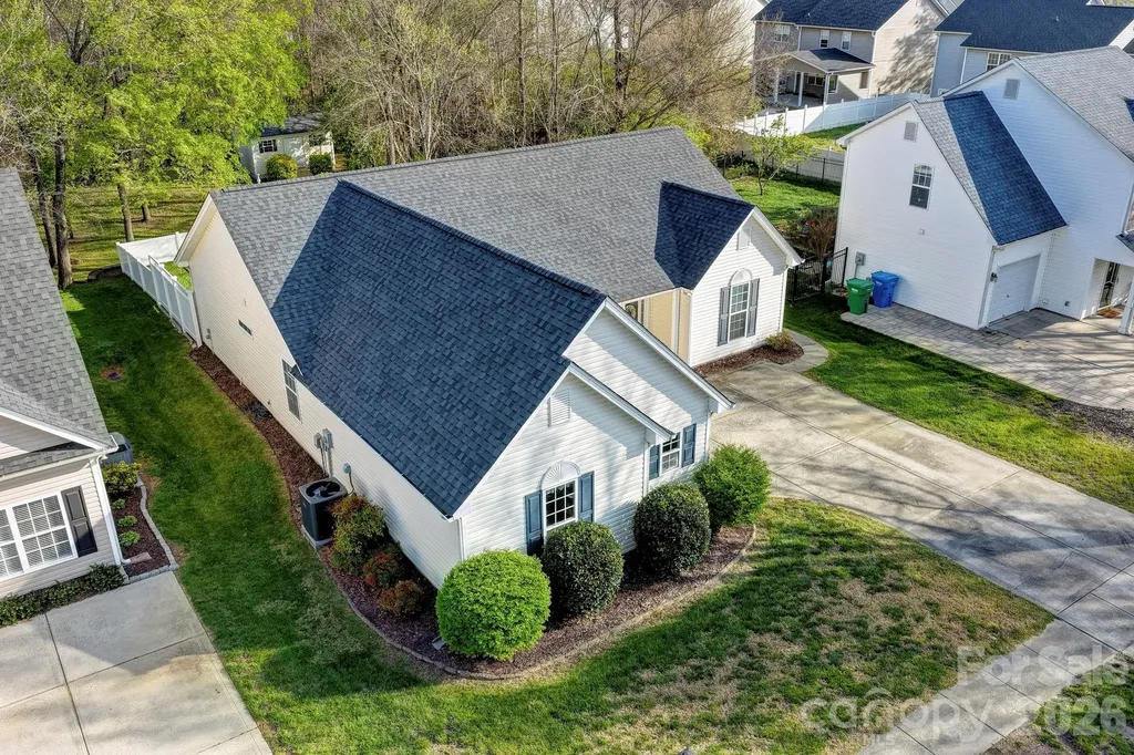 8423 Meadowcreek Village Drive Locust NC 28097