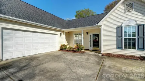 8423 Meadowcreek Village Drive Locust NC 28097