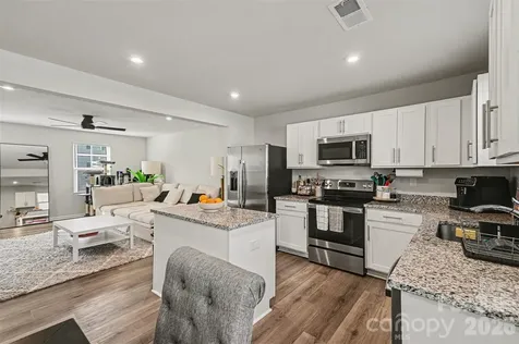 5051 Daybell Street Charlotte NC 28214