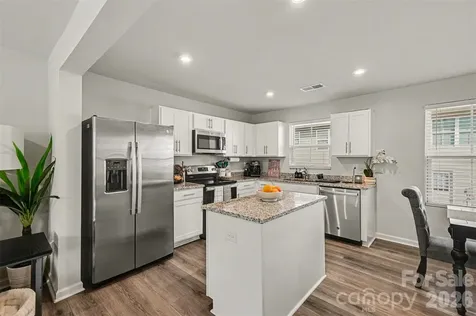 5051 Daybell Street Charlotte NC 28214