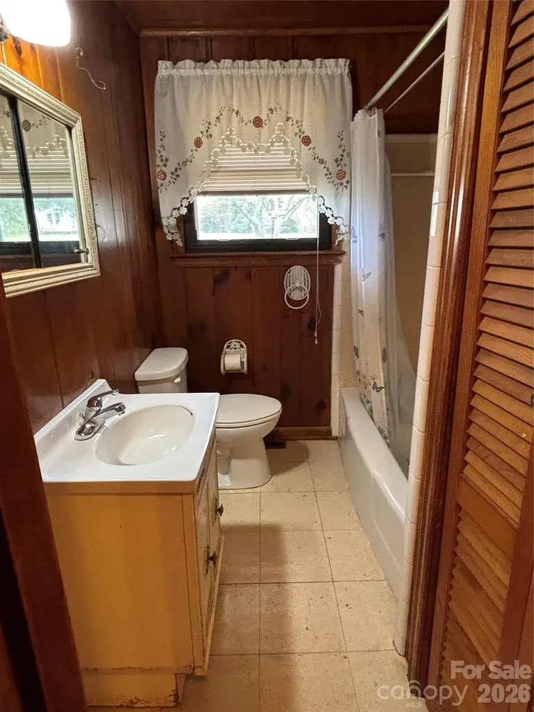 819 N Piedmont Avenue Kings Mountain NC 28086