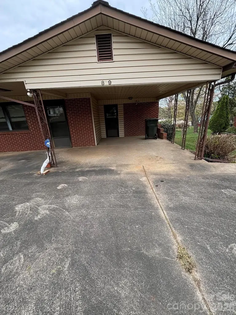 819 N Piedmont Avenue Kings Mountain NC 28086