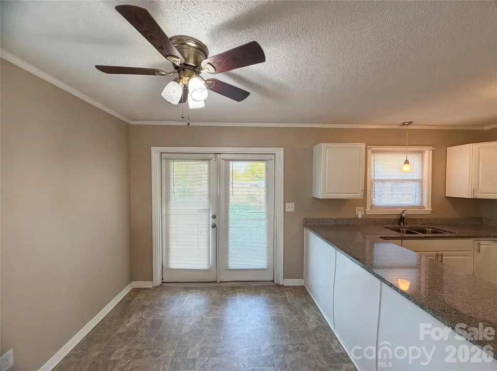 290 Salem Avenue Dallas NC 28034
