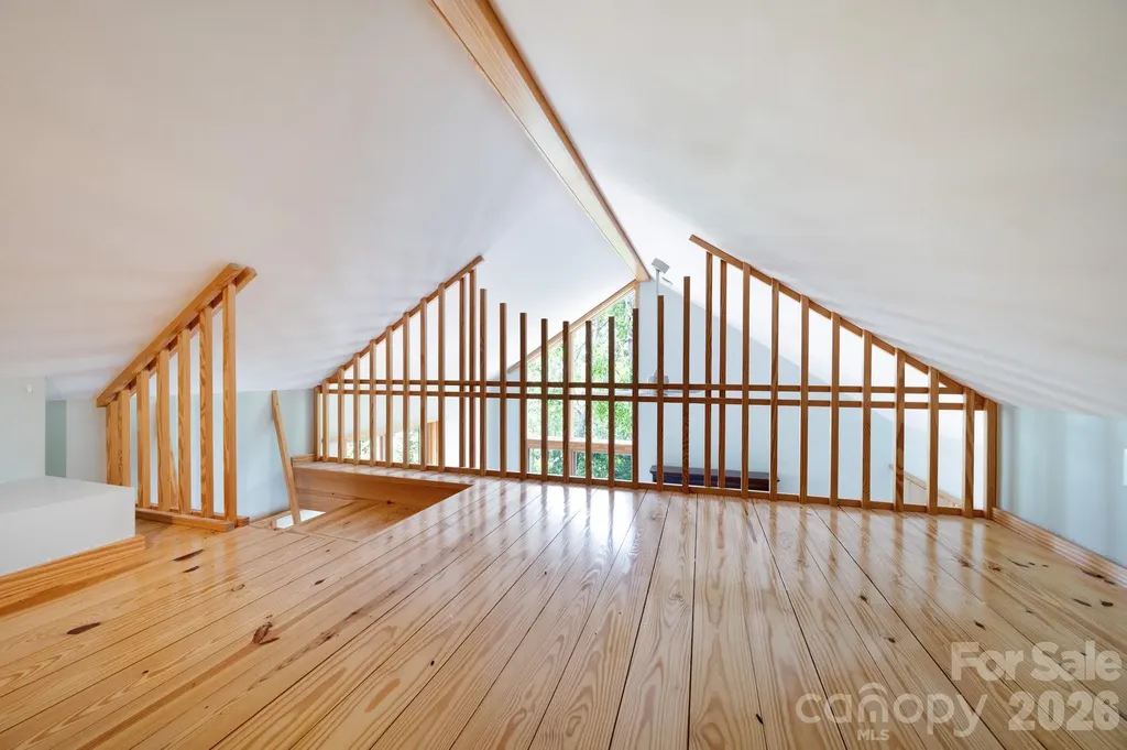 588 Long Branch Road Swannanoa NC 28778
