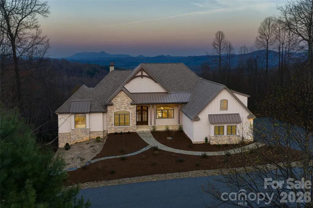 527 Falkirk Way Zirconia NC 28790