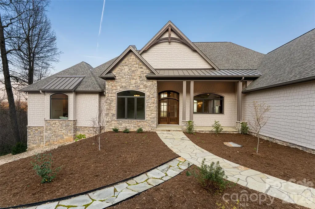 527 Falkirk Way Zirconia NC 28790