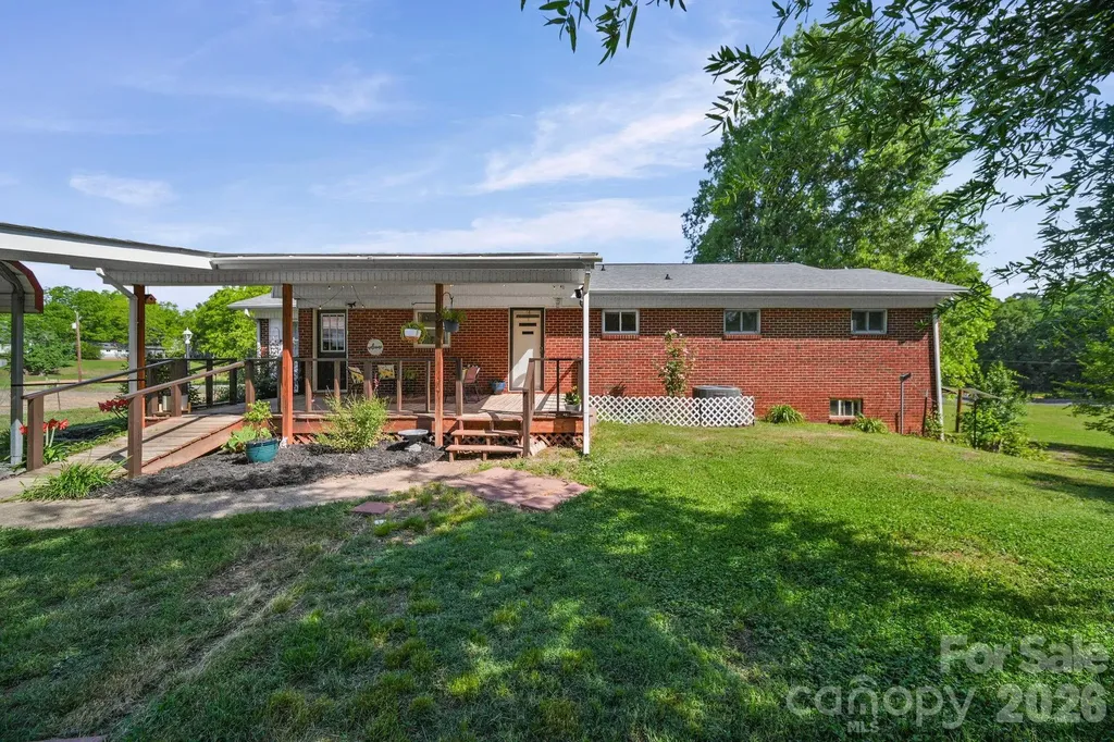 5949 Old Thompson Road Norwood NC 28128