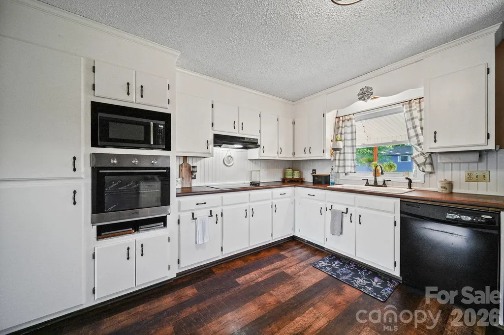 5949 Old Thompson Road Norwood NC 28128