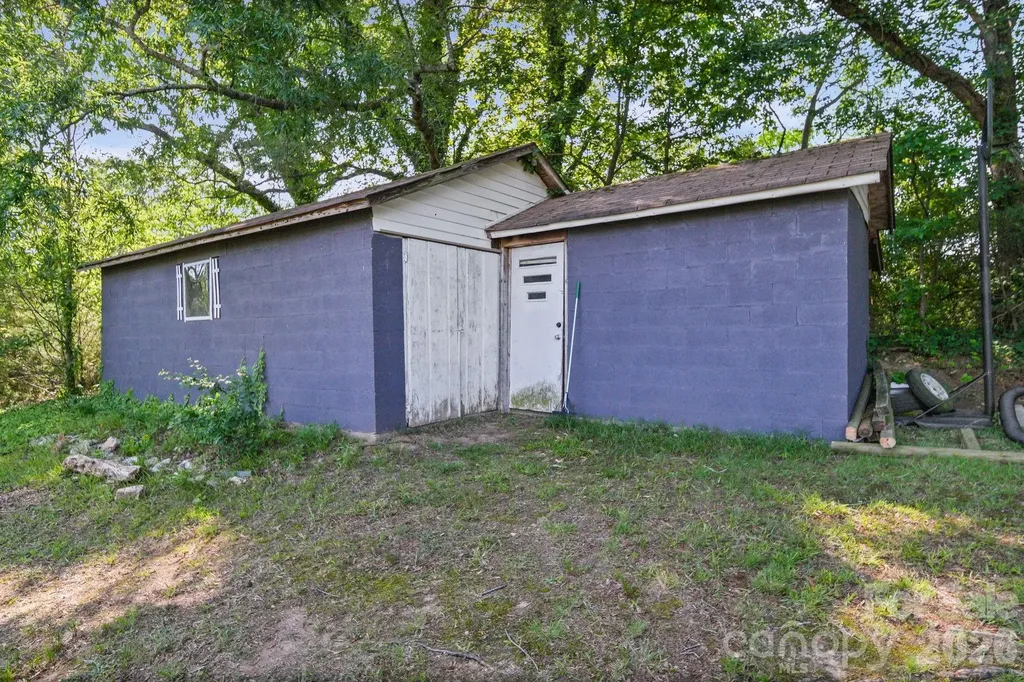 5949 Old Thompson Road Norwood NC 28128