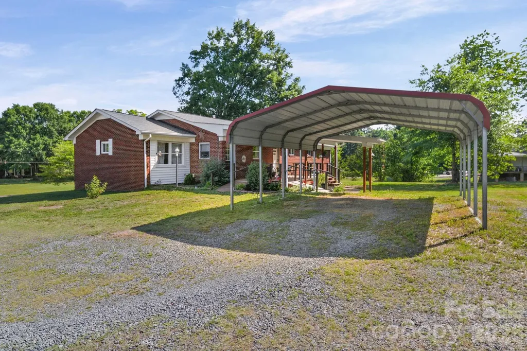 5949 Old Thompson Road Norwood NC 28128