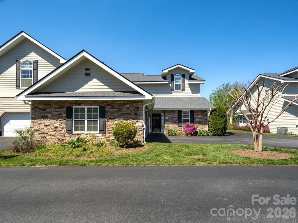 124 Towne Place Drive Hendersonville NC 28792